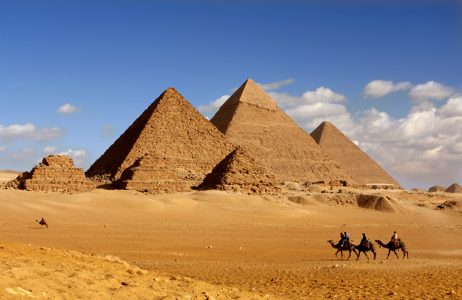 Image of the Giza Necropolis
